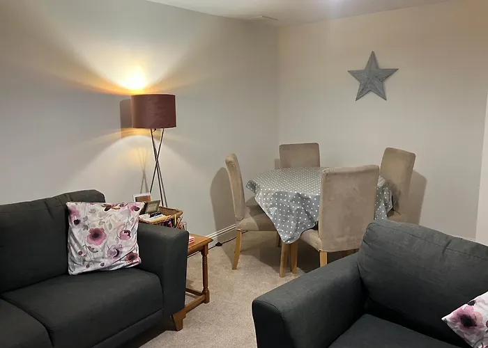 The Eaves, Glastonbury High Street 2 Bed 2 Bathroom Apartment