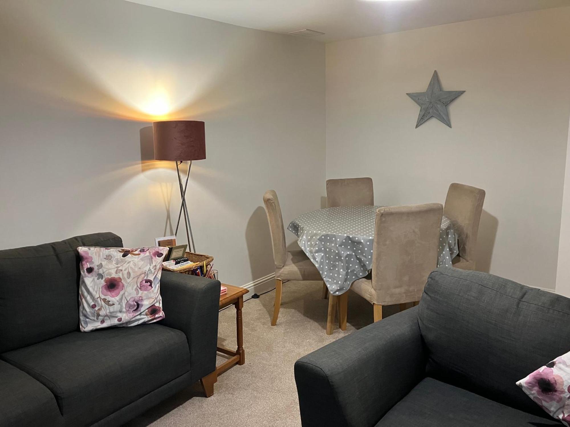 The Eaves, High Street 2 Bed 2 Bathroom Glastonbury
