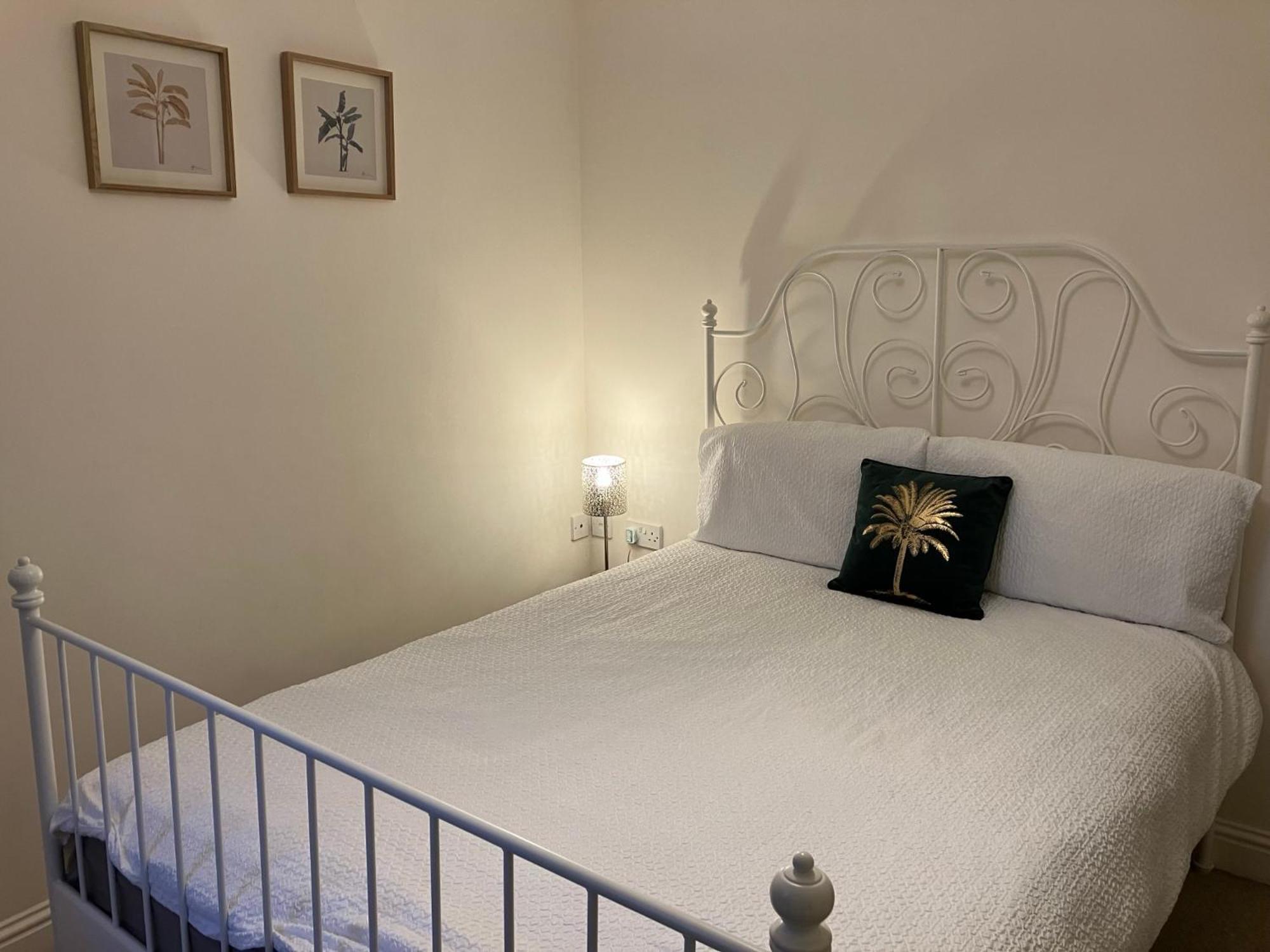 Apartment The Eaves, High Street 2 Bed 2 Bathroom